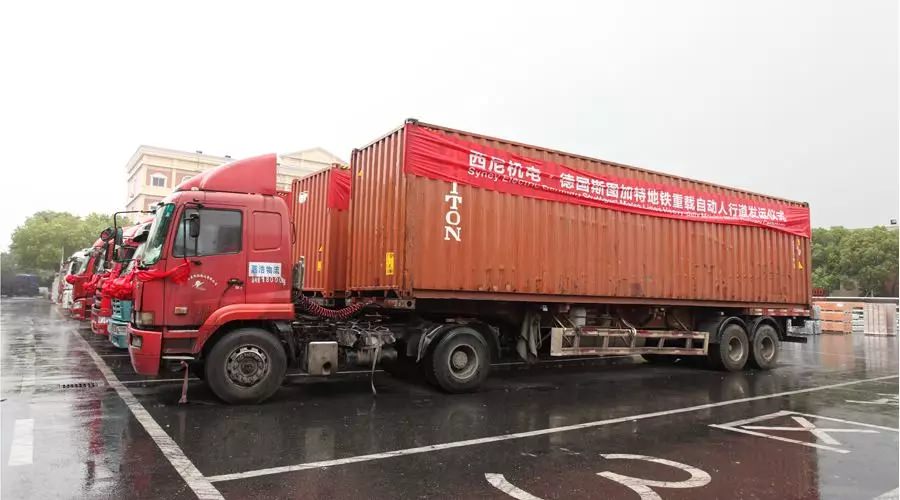 “熱火朝天迎下線，風雨無阻忙發(fā)運”—西尼機電 · 斯圖加特重載自動人行道下線、發(fā)運儀式隆重舉行！