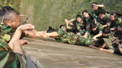 精誠合作釋文化 乘風(fēng)破浪展風(fēng)采-“雛鷹計劃”之野蘆灣拓展培訓(xùn)