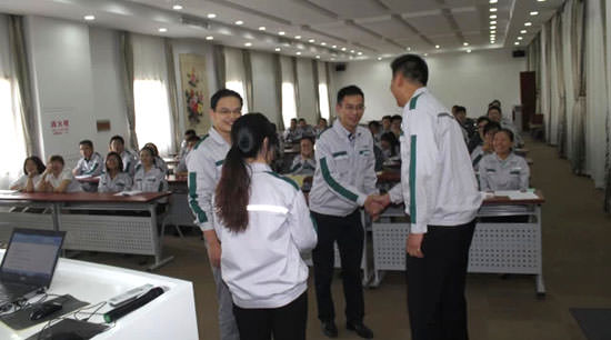 歡聲笑語學(xué)英文 助力西尼國(guó)際化—英語俱樂部首次培訓(xùn)順利開課