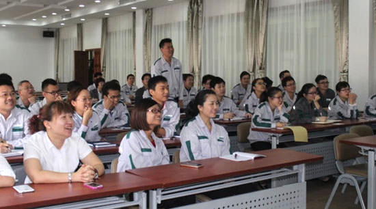 歡聲笑語學(xué)英文 助力西尼國(guó)際化—英語俱樂部首次培訓(xùn)順利開課